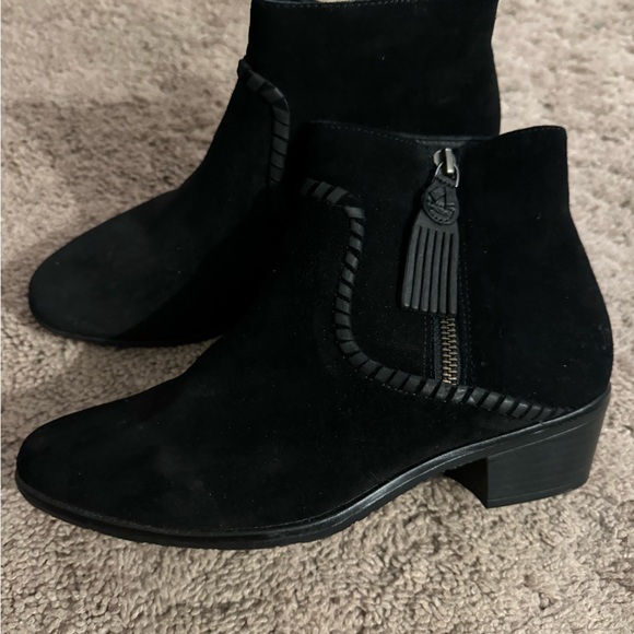 Jack Rogers Shoes - Jack Rogers tassel suede bootie size 7